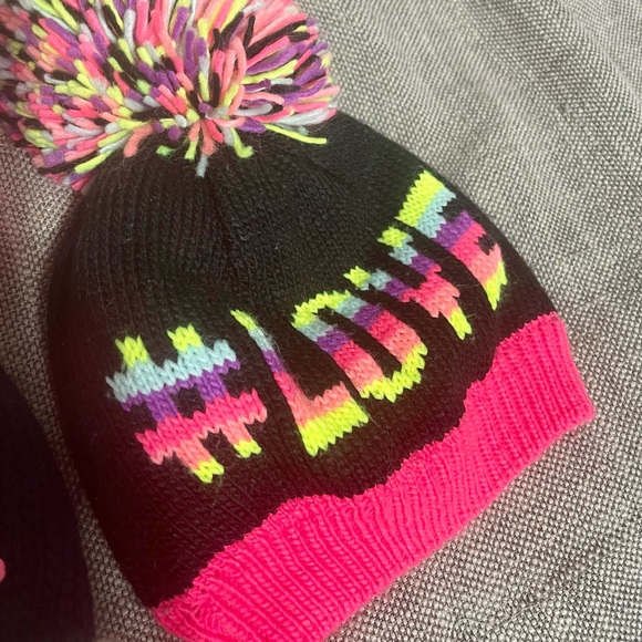 🟣🟣Little Girl Fall/Winter Bundle 2 Beanies with Pom - Picture 6 of 8